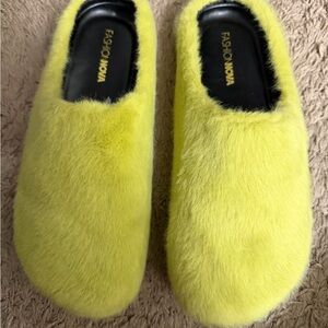 Fashion Nova Faux Fur Slip-On Mules in Neon Yellow